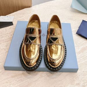 Chaussures de plate-forme en cuir métallique tabliers mèches enfile des mots de luxe de concepteur de luxe Locs de talon de talon