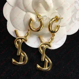 Metalen oorknopjes Effen kleur letter oorbellen grote heldere cirkel oorbellen voor vrouwen grote naam designer accessoires feest PROM geschenken