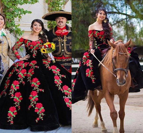 Mexican charro noir velours quinceanera Robes à manches longues Appliques de fleurs rouges émebroidered au large de la robe de fête Sweet 15 Sweet 15