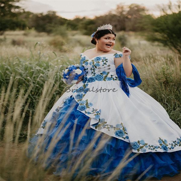 Charro mexicano Vestidos de quinceañera azul 2023 Tallas grandes con hombros descubiertos Vestido de fiesta hinchado con lazo con cordones Volantes en niveles Vestidos de flores De Xv Dulce 16 Vestido de cumpleaños