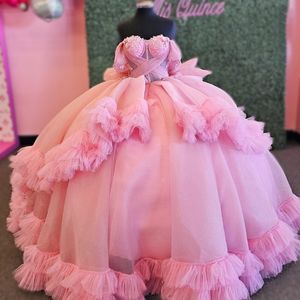 Mexicain rose hors de l'épaule 16 ans robe de Quinceanera 2024 doux 16 robe dentelle tulle à plusieurs niveaux robe de soirée à lacets vestidos de 15