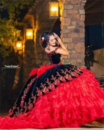 Mexique Veet noir Rougettes rouges quinceanera hors de la robe de bal de broderie épaule douce 16 robes vestidos