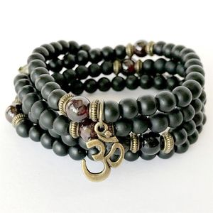 MG1354 6 mm matt noir mattyx 108 MALA BUDDHA OM CHARM GARNET MALA Collier de guérison des femmes