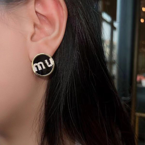 MI nouvelle lettre simple mode 925 argent aiguille boucles d'oreilles femme coréenne rétro design circulaire sens de la lumière luxe oreille mode Très BON
