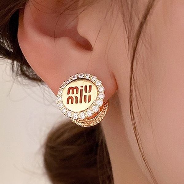 MI'U – boucles d'oreilles avec lettres plaquées or, nouvelle marque de styliste de personnalité féminine 2023, bijoux tendance à petits boutons à la mode