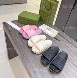 Miami Slides Designer Dikke bodem Slippers Rubber mode Zomer Vrouwen Nieuwe Eva Dikke Soled Flat Sandals Topkwaliteit Maat 35-42