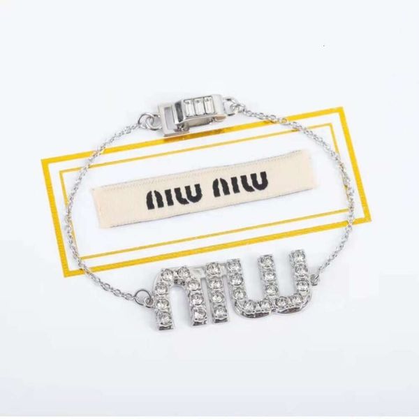 Miao M – Bracelet en diamant avec lettre de famille M, en cuivre plaqué platine avec doubles timbres en acier, vêtements de luxe luxueux pour femmes de haute qualité