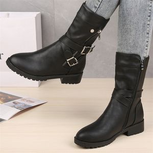 Bottes mi-mollet grande taille 43 femmes boucle Goth bottes femme bas talon carré fermeture éclair en cuir chaussures plates rouge noir gris bottes 220813