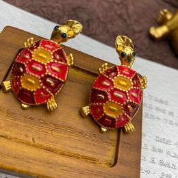 Conception de boucles d'oreille de tortue personnalisée d'âge moyen pour filles, boucles d'oreilles vintage polyvalentes émaillé haut de gamme bijoux E6580