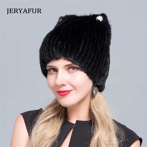 Femmes d'âge moyen en hiver: Chapeau de pull tricoté pour femmes en fourrure de vison Mode Casquettes de ski de style chat européen et américain 211228