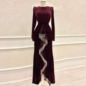 Arabische Arabische prom -jurken in het Midden -Oosten voor vrouwen fluweel plooi Volle mouw formele feestjurken Tassel Front Split Robe de Soiree