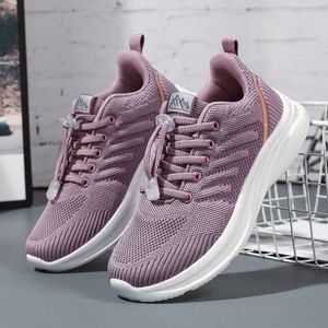 Chaussures pour personnes âgées du pied moyen Printemps et automne nouvelles chaussures de mamans en maille chaussures de sport pour femmes chaussures de marche antidérapantes chaussures décontractées pour papas