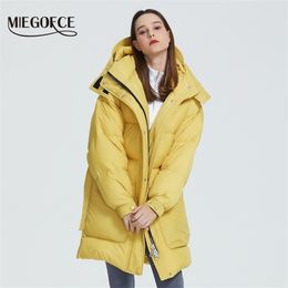 Miegofce Nieuwe Design Winterjas Womens Parka Geïsoleerde Losse Snijd Met Patch Zakken Casual Losse Jas Stand Kraag Hooded 201102