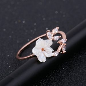 Delicado anillo de piedras de flor de concha de hoja de cristal de circón para mujeres damas niñas Color oro rosa dedo Bague