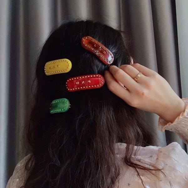 Milan Luxury Letter Diamond Hair Clip Nuevo High Sense Colorur Side Hair Clips Diseñador Mujeres Love HairJewelry Nuevo Diseñador Clásico Pasadores para el cabello de primavera