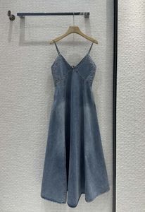 Robe de piste Milan 2024 Nouvelle robe de créatrice de mode Spaghetti Spaghetti Robes de la même robe de style 0525-3