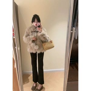 Melktheekleurige geïntegreerde nertsenpluche jas voor herfst- en winterkleding voor dames, rijke familie Qianjin Ball Haining-bont 673572