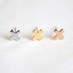 Stud Minar à la mode minimaliste Mini petite croix boucles d'oreilles pour femmes étudiant adolescent bijoux cadeau coréen X Chic Jewelry1