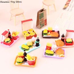 Mini 1/6 Miniature Dollhouse Hamburger Coke Cup Fast Food voor Blyth Barbies Doll House Play Kitchen Ice Cream Accessories Toy Toy