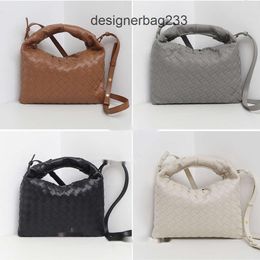 Mini 24 Grand sac fait à la main Winter Venets New Hop Designer Bottegs Tissé Vachette Capacité Sacs Magnétiques Boucle Femmes Bourse Corne Aisselles Femmes Bandoulière XHAO