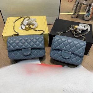 mini bolso Bolso de hombro Bolsos de diseñador clásicos Bolsos rosados negros Correa ajustable Botón metálico Mujeres caviar de piel de cordero moda dorada astilla con amor corazón y bola