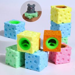 Mini Cute Cheese Rat Squeeze Cup Juegos novedosos Descompresión Tazas antiestrés Juguetes Mouse Cup Pellizcar Apretar para niños adultos 2732