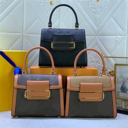 Bolso Mini Dauphine Lock XL Diseñador de lujo Bolsos de lona revestidos para mujer Bolso bandolera Herrajes de color dorado Bloqueo frontal magnetizado Correa ajustable extraíble