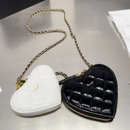 Mini monedero con cremallera de doble corazón, bolso de diseñador, charol, negro, blanco, cadena Matelasse, bolso cruzado encantador, bolso de hombro, billetera para mujer, herrajes de metal dorado de 14cm