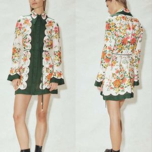 Mini robes femmes Designer Green Long Mancheve Rabillement Robe Mini Robe 2024 Fruit blanc