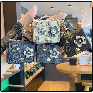 Mini auricular Bolsa Monedero Llaveros PU Cuero Lujo Llaveros Anillos Joyería Negro Marrón Flor Colgante Bolso Encantos Llaveros Llaves de coche Titular Accesorios de moda