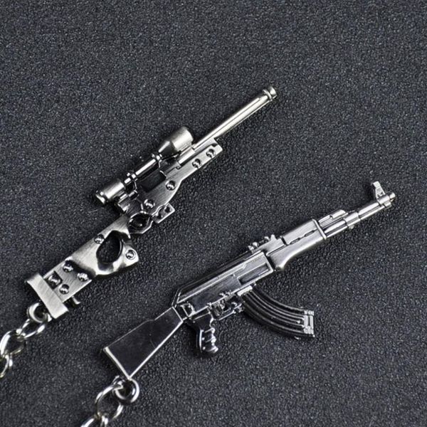 Mini Gun Model Car Small Pendant Pack Key Chain Creative Personnalize Metal Pendant Pendre Key Ring Hand Sac Charm Pendant 330T