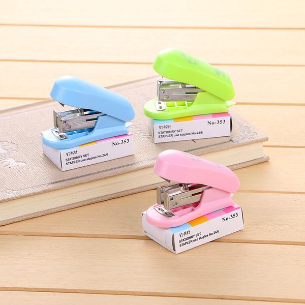 Mini machine à coudre pour livres d'école et de bureau, Kawaii, agrafes vert bleu rose, ensemble d'égouts pour livres avec emballage blister