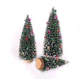 Mini Kawaii petit arbre de Noël Pine de cèdre décoré sur Sisal Silk Blue-Green Gold Silver and Red Mini Ornements d'arbre de Noël