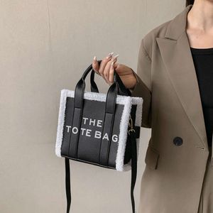 Mini bolso de pelo de cordero para mujer, nueva edición coreana, estilo occidental, lujo, bolso bandolera de un solo hombro, moda 2024, 78% de descuento en tienda al por mayor