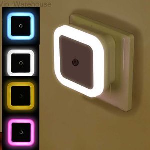 Mini LED-nachtlampje EU/US Plug-in Schemering tot zonsopgang Sensor Muur Nachtlamp Vierkant voor Slaapkamer Hal Trap Gang 110V 220V HKD230824