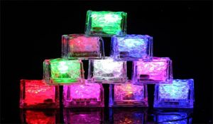 Mini LED Party Lights Square Couleur à changement de glaçons LED Cubes de glace brillants clignotant une nouveauté clignotante Supply 298 R28597859