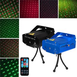 Mini iluminación de escenario Proyector LED Luces láser Control remoto automático Luz de discoteca activada por voz para el hogar Navidad DJ Xmas Party Club Decoraciones Lámpara