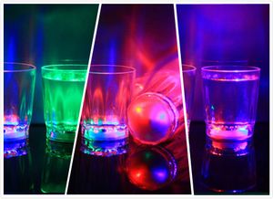 Verres à vin rougeoyant Gobelet à vin Mini lumière flash lumineuse Verre à LED Petit bar de concert KTV coloré spécial Drinkware Tasses à coffre clignotantes