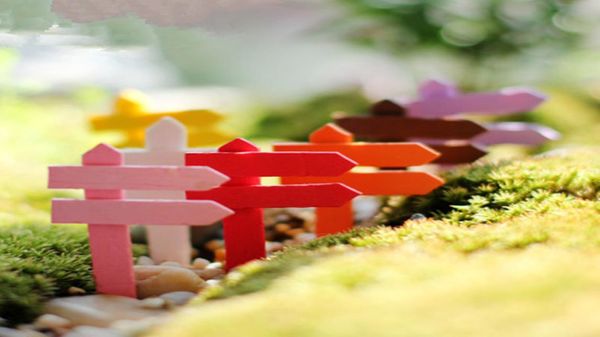 Mini Miniatura de madera de madera SignPost Craft Garden Decor Garden Bot Micro Landscape Bonsai Diy Dollhouse Fairy JC2953812150