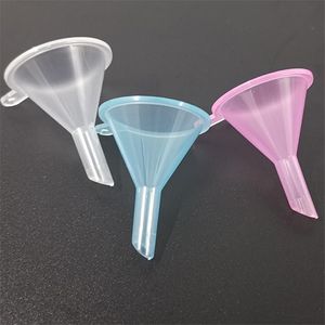 Mini Plastic Small Funnels Parfum Essentiële olie Lege fles Vloeistofvulling Funnels Keuken Bar Dining Tool DHL Gratis verzending