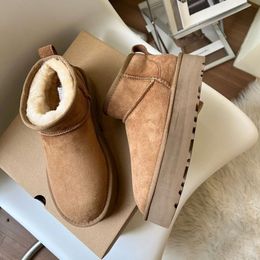 Mini botas de nieve con plataforma para mujer Bota cálida Zapatos de invierno unisex con fondo grueso clásico Piel de oveja Piel de vaca Botines de felpa de cuero genuino con piel Talla grande 43