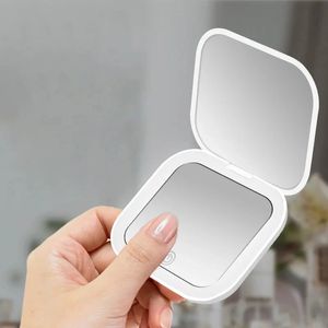 Mini Pocket Makeup Mirror Compact Design, 2x vergroot, LED -lichten