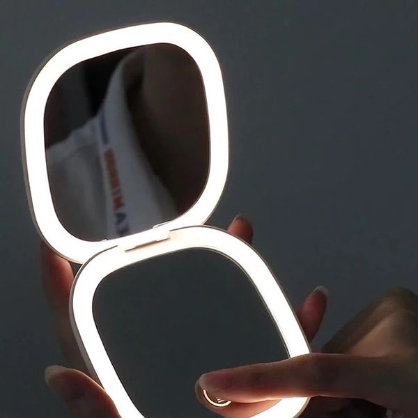 Mini miroir de maquillage pliant portable avec lumières LED 5x grossissement de vanité de voyage compacte Magnification Miroirs de maquillage 240409