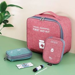 Mini Medicina Portable Bolsa de almacenamiento de viajes vacíos Kit de primeros auxilios Organizador de bolsas de medicina al aire libre