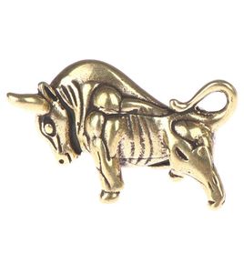 Mini Draagbare Retro Messing Wall Street Bull Standbeeld Sculptuur Thuis Bureau Decoratieve Ornament Sleutelhanger Ornament Hand Speelgoed Gift1888197