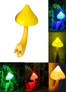 Mini Pretty Magic Mushroom Shaped Energiebesparende Sensor LED Romantisch Nachtlampje met Stekker Geel met sensor led3250779