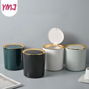 Mini contenedores de basura pequeños Cesta de basura de escritorio Mesa para el hogar Bote de basura de plástico Suministros de oficina Cubos de basura Misceláneas Caja de barril 4 colores 240119