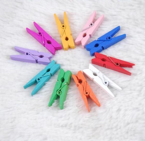 Mini clips de resorte Pinzas para la ropa Hermoso diseño 35 mm Clavijas artesanales de madera coloridas para colgar ropa Tarjetas de mensajes Po de papel c8093871810