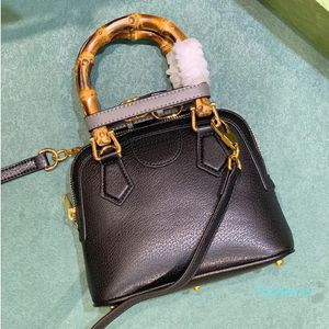 Mini bolsos de mano Shell Bamboo Bag Moda Mujer Tienda Bolsos Crossbody Hombro Totes Lady Designer Luxury Purse Classic Letter Color Hardware