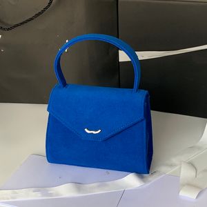 Mini bolso de axila Bolso de hombro de diseñador para mujer Bolso de lujo de cuero 17 cm Piel con tapa Hardware plateado Hebilla de metal Bolso de princesa dulce Bolso de moda Bolsas de maquillaje Monedero